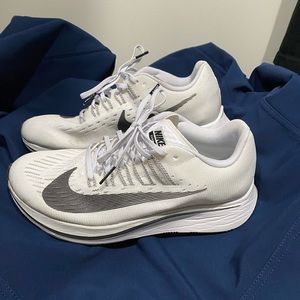 White nike zoom fly